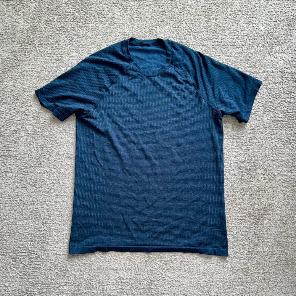 Lululemon men’s L short sleeve metal vent tech shirt